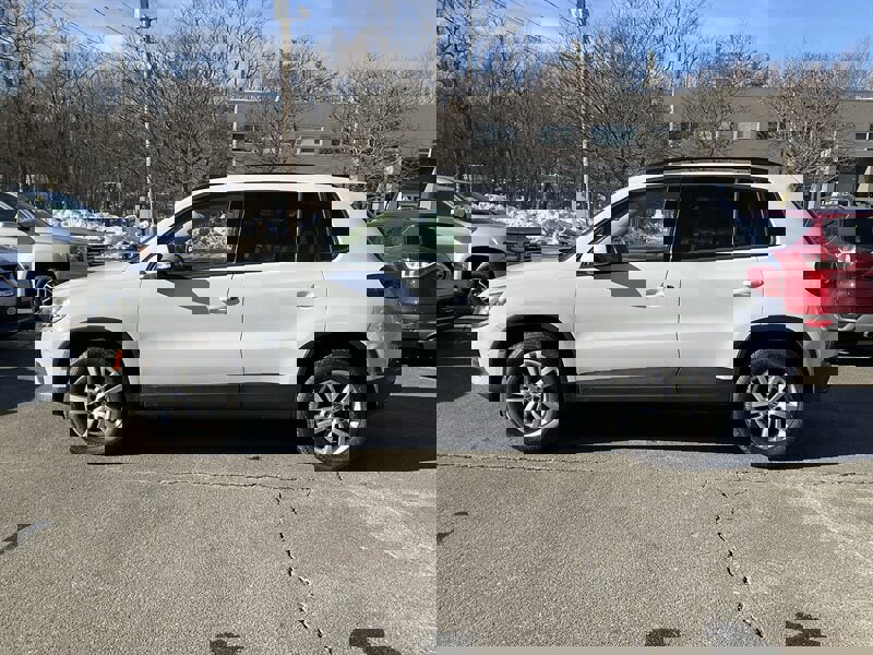 Used 2017 Volkswagen Tiguan S image 8