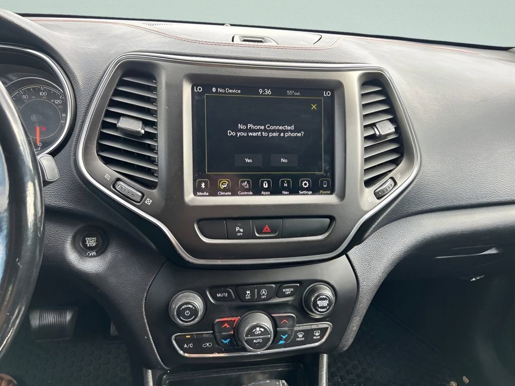 Used 2020 Jeep Cherokee Trailhawk w/ Comfort/Convenience Group AWD/4WD image 28