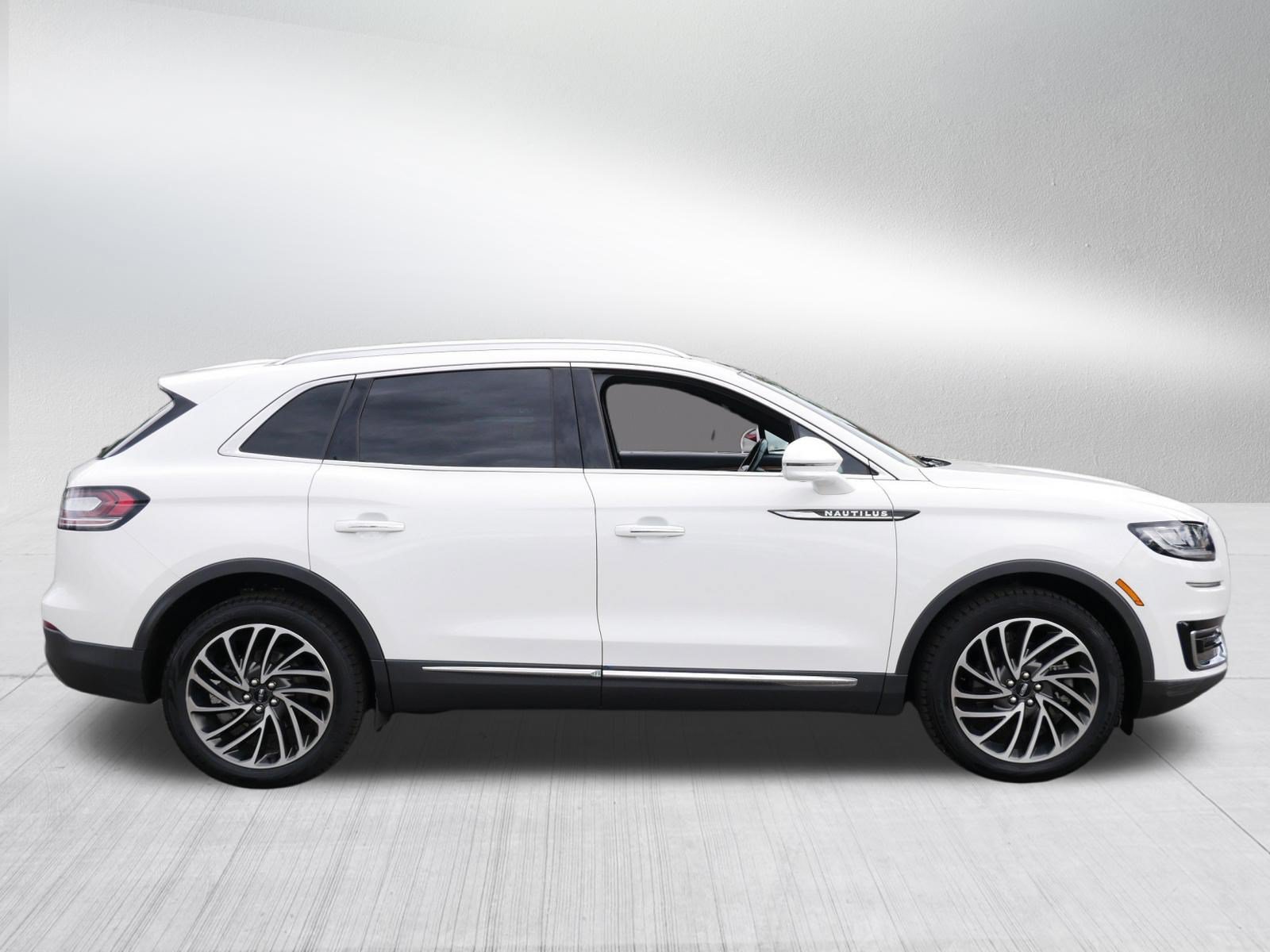 Used 2020 Lincoln Nautilus Reserve AWD/4WD image 8