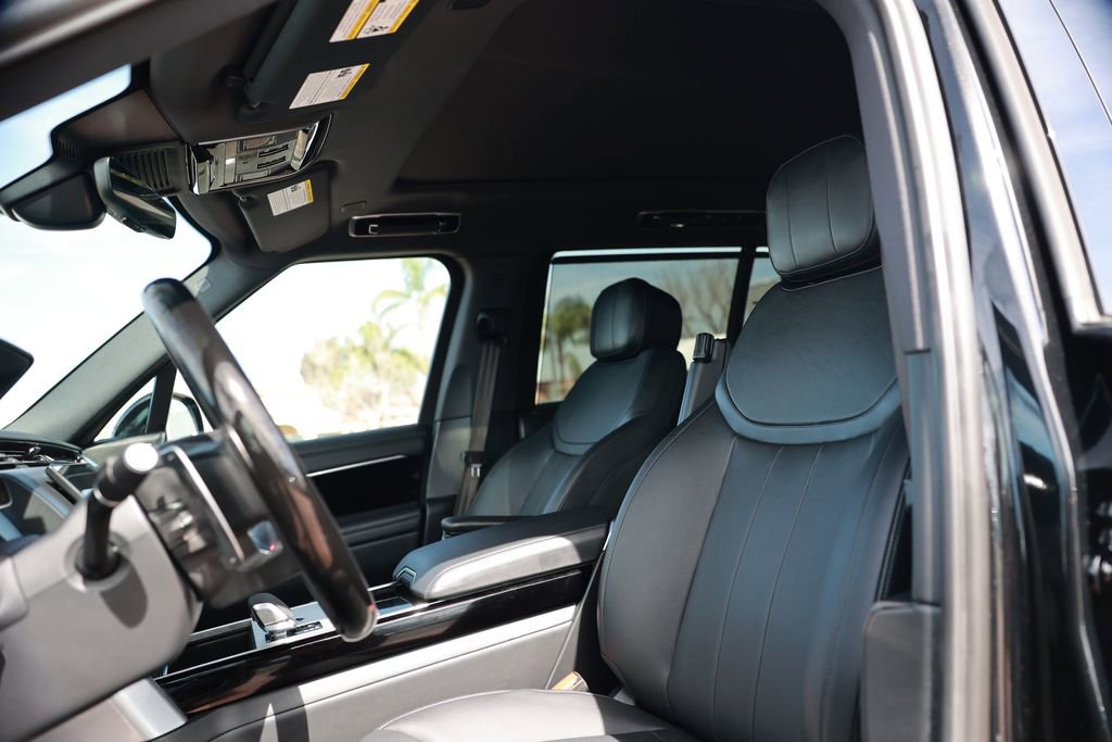 Used 2025 Land Rover Range Rover Long Wheelbase SE image 17