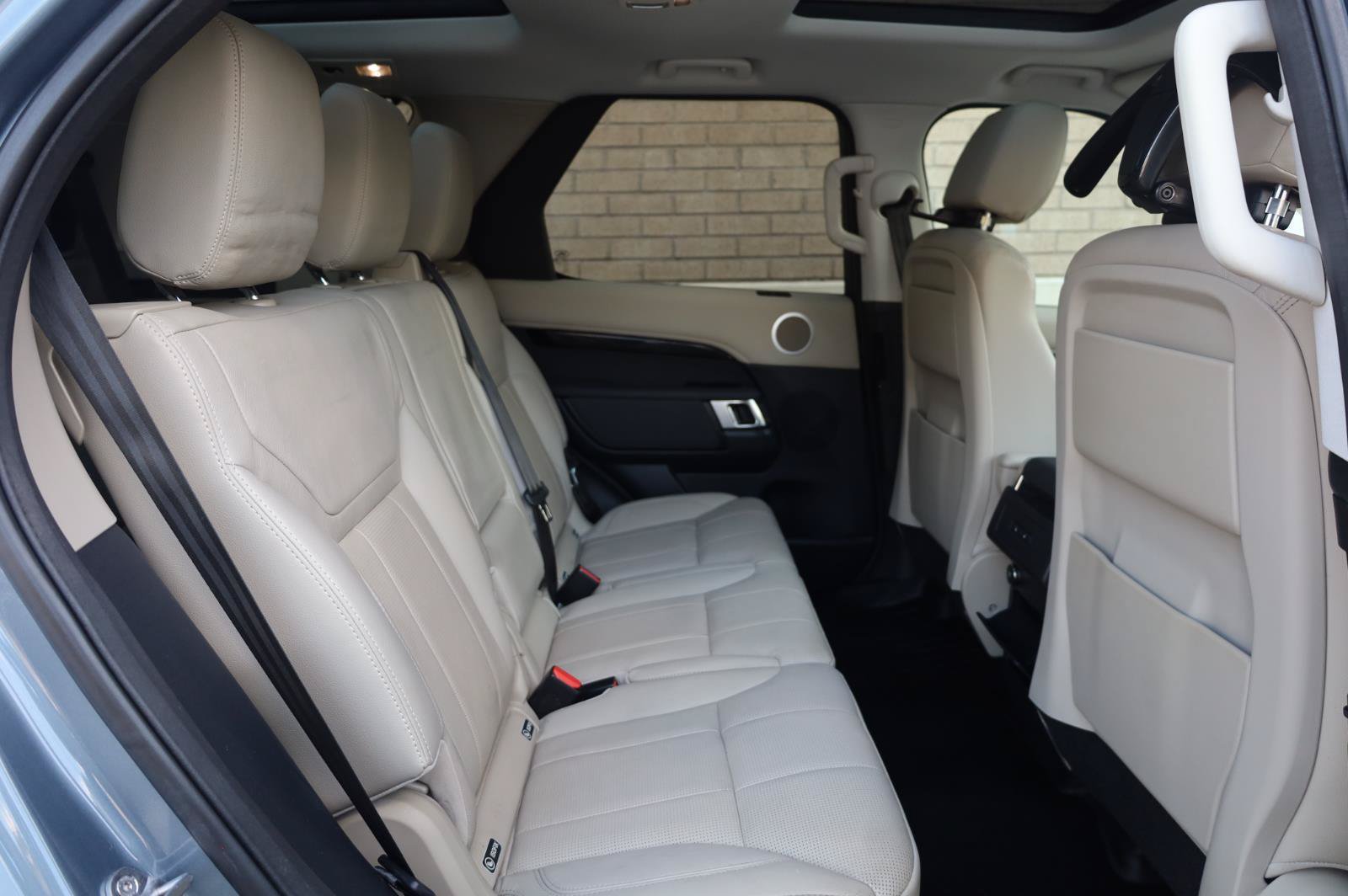 Used 2019 Land Rover Discovery SE AWD/4WD image 29