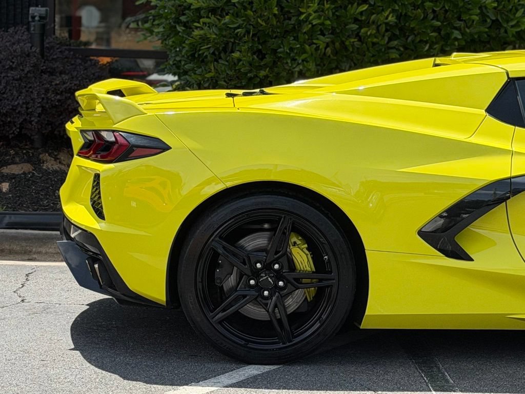 Used 2021 Chevrolet Corvette Stingray Convertible w/ Z51 Performance Package RWD image 19