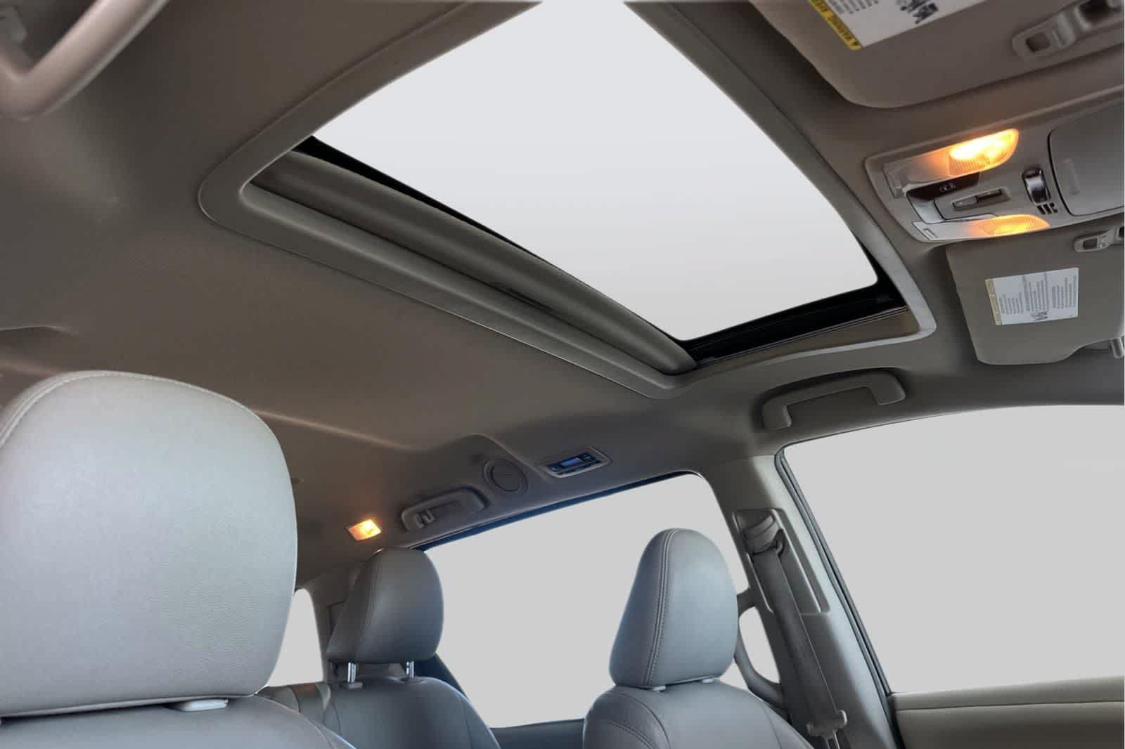 Used 2015 Toyota Sienna XLE FWD image 18