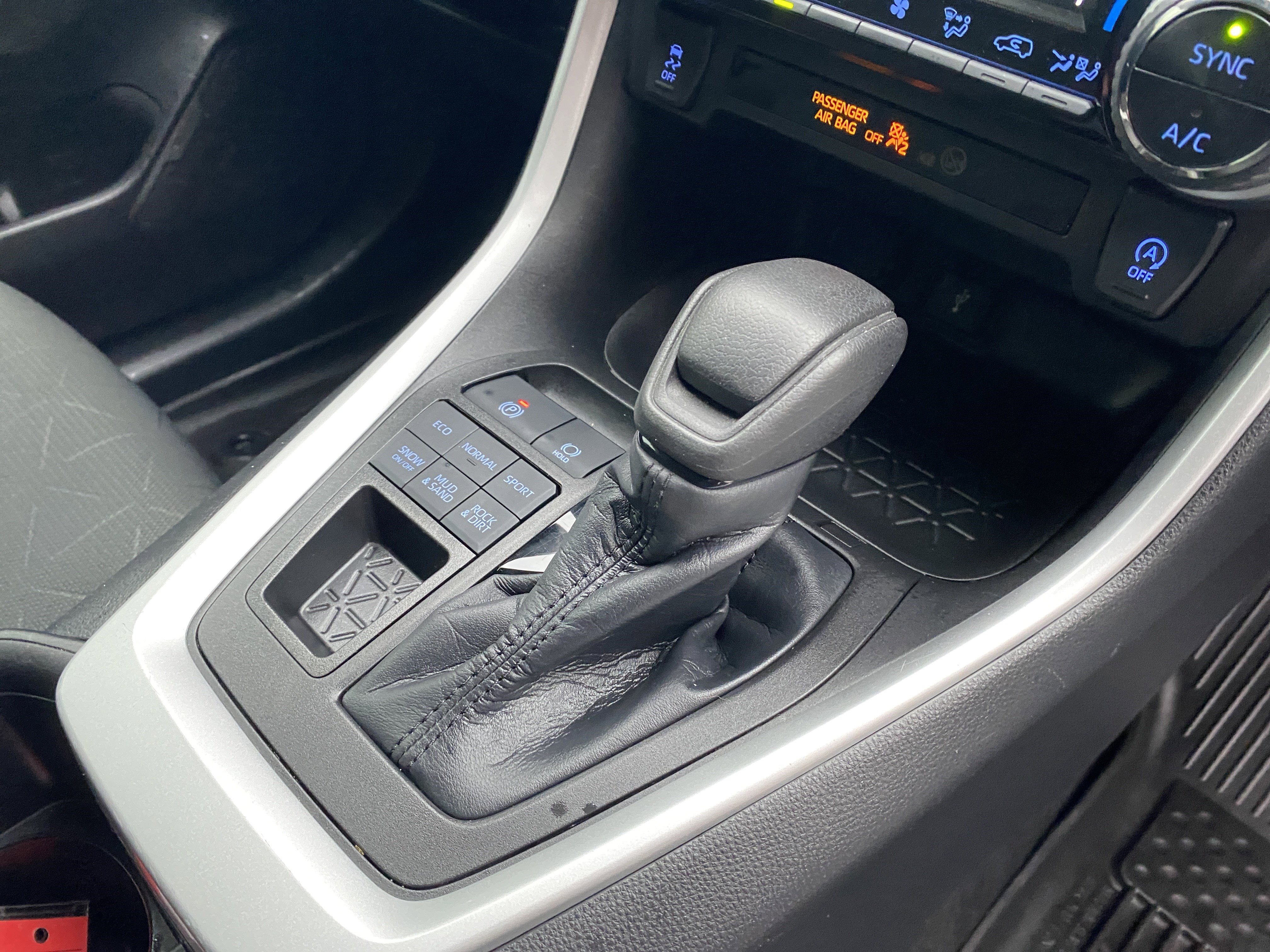 Used 2022 Toyota RAV4 XLE image 16