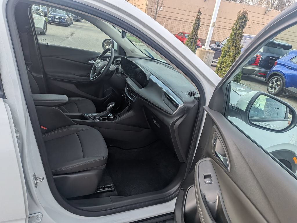 Used 2024 Buick Encore GX Preferred FWD image 33