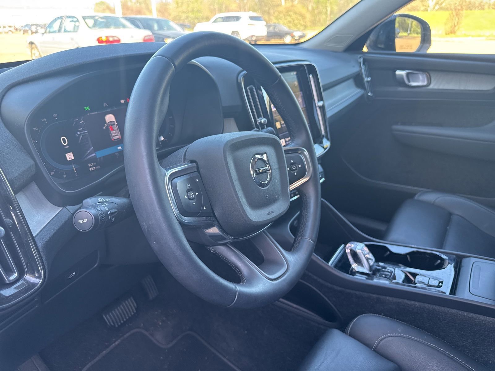 Used 2024 Volvo XC40 B5 Plus image 14