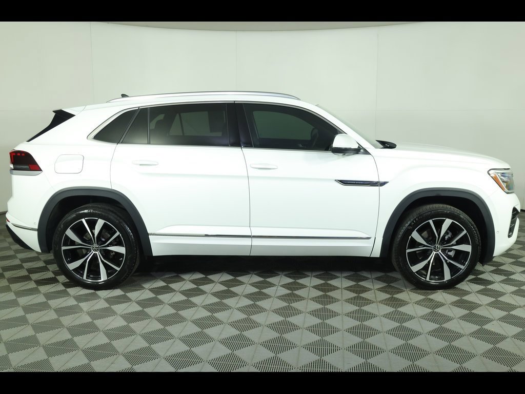 Used 2024 Volkswagen Atlas Cross Sport SEL Premium R-Line image 2