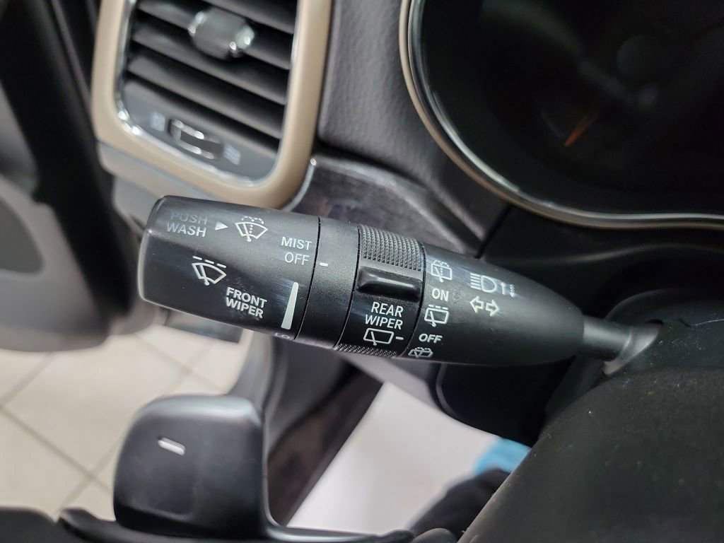 Used 2016 Jeep Grand Cherokee Laredo 75th Anniversary image 40