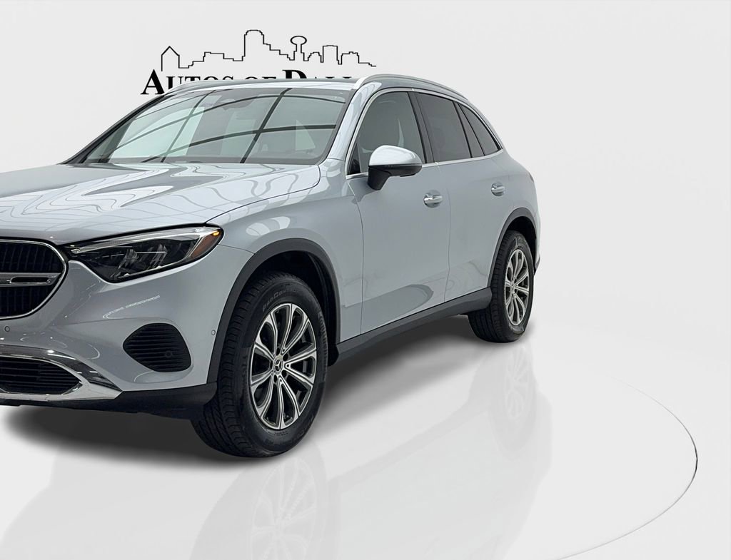 Used 2024 Mercedes-Benz GLC 300 4MATIC image 3