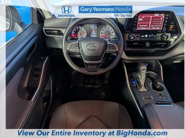 Used 2022 Toyota Highlander L FWD image 16