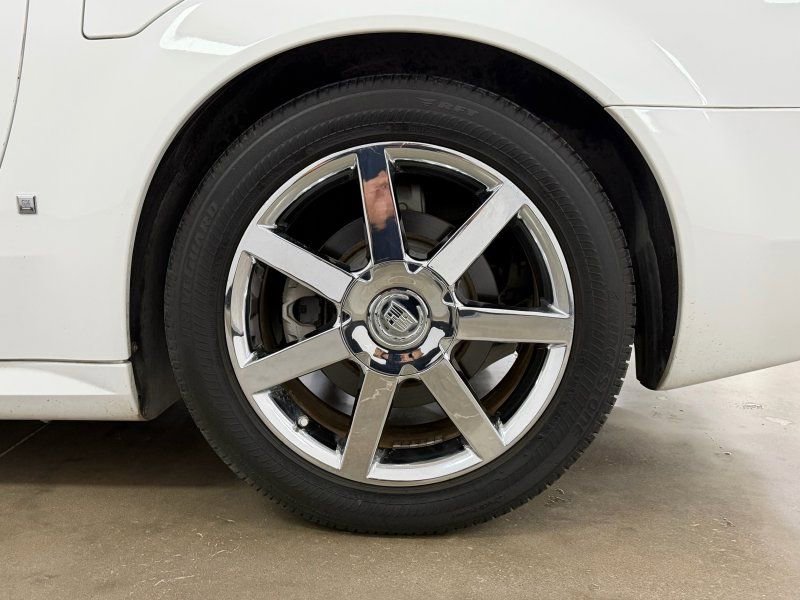 Used 2008 Cadillac XLR RWD image 16