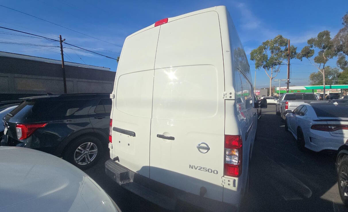 Used 2021 Nissan NV 2500 SV image 3