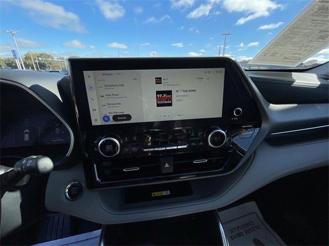 Used 2023 Toyota Highlander Limited image 19