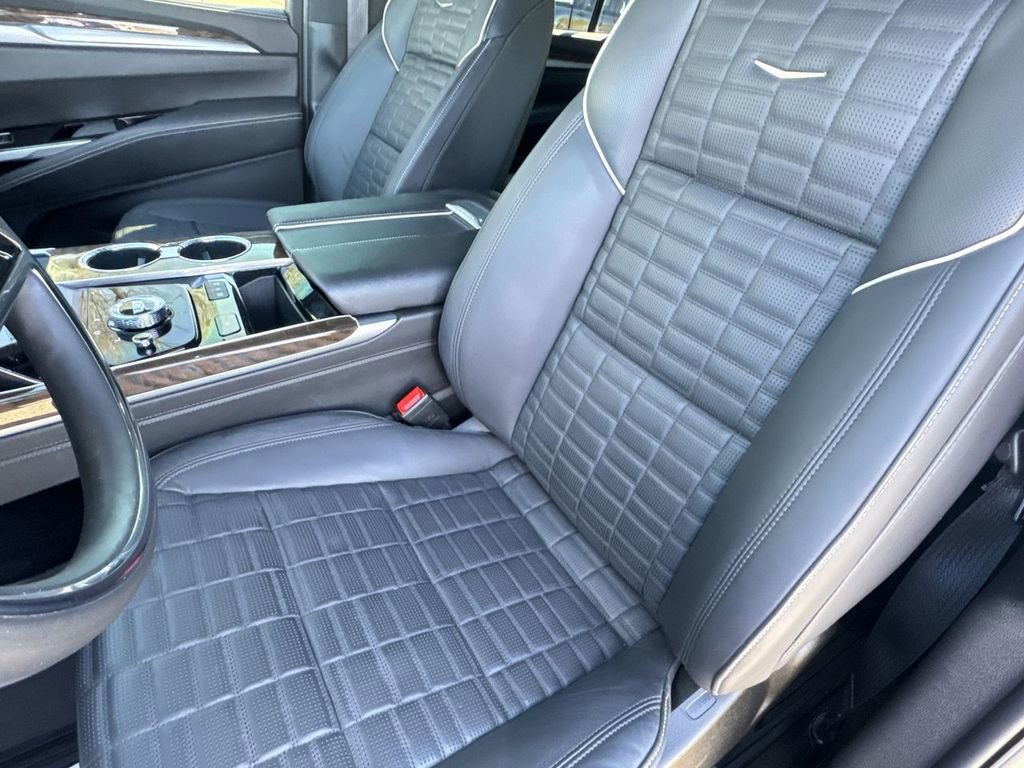 Certified 2025 Cadillac Escalade ESV Sport Platinum w/ LPO, Floor Liner Package AWD/4WD image 16