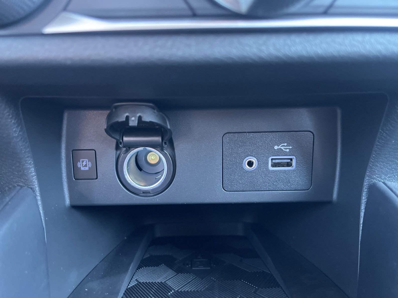 New 2025 Nissan Versa SV w/ Trunk Package image 24