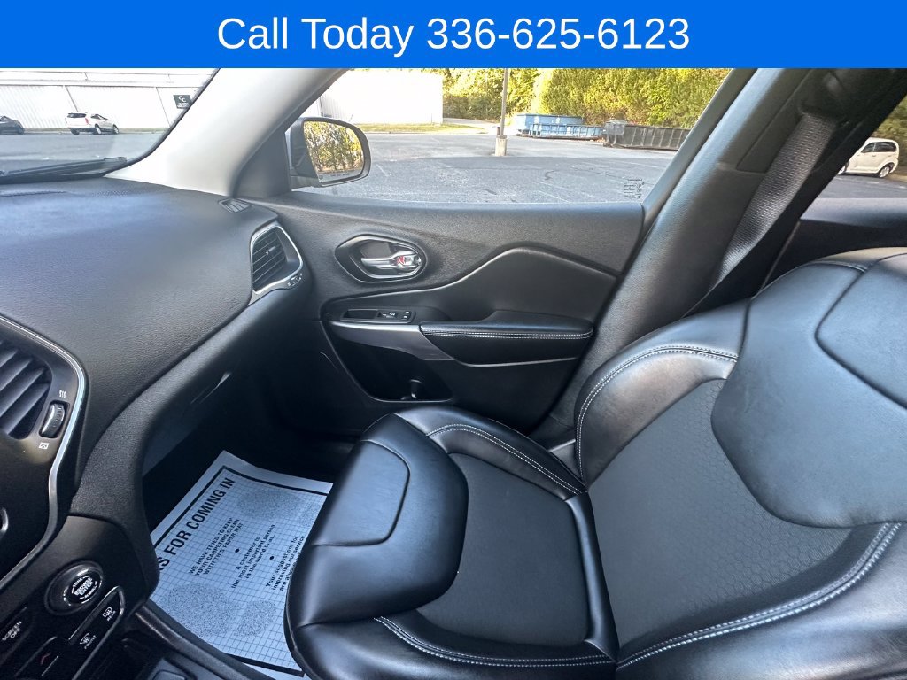 Used 2021 Jeep Cherokee Latitude Plus AWD/4WD image 15