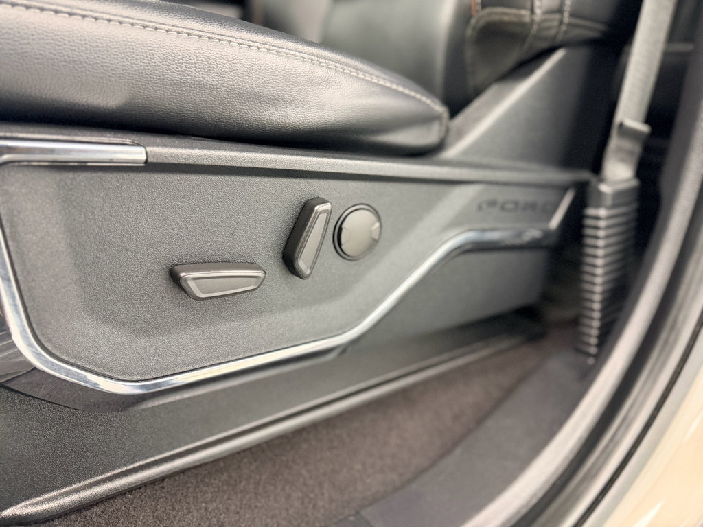 Used 2023 Ford F150 Lariat w/ Trailer Tow Package image 17