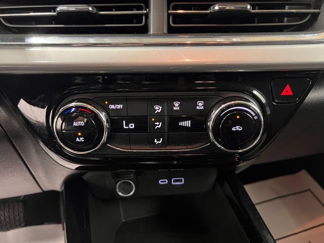 Used 2025 Chevrolet Trax LT FWD image 39