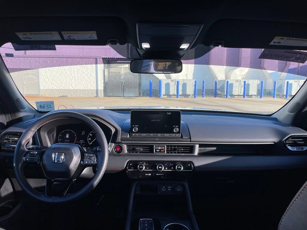 Used 2025 Honda Pilot Sport image 5