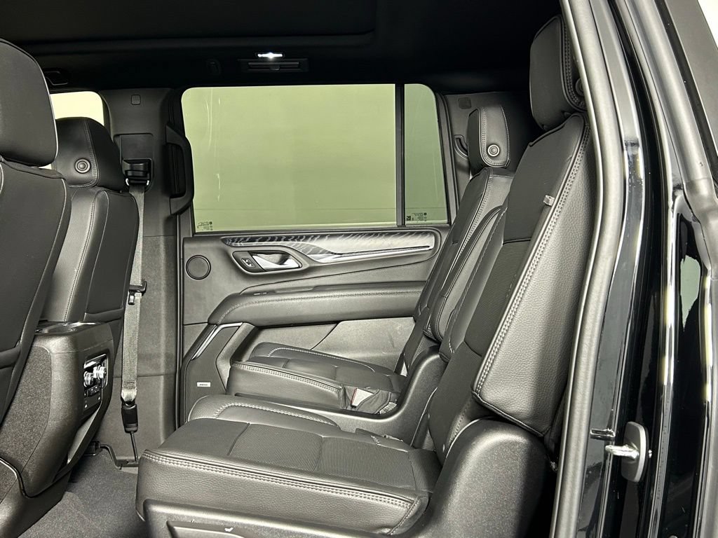 Used 2022 GMC Yukon XL Denali AWD/4WD image 19