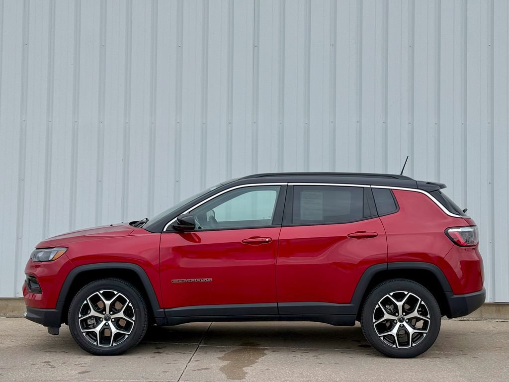 Used 2025 Jeep Compass Limited AWD/4WD image 3