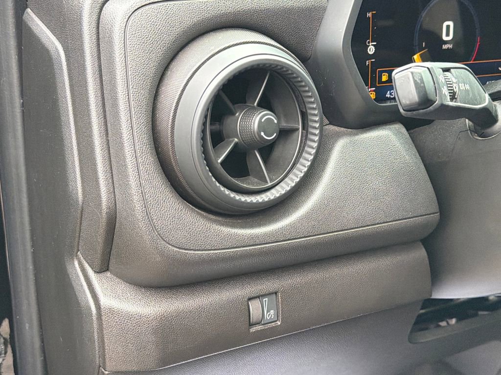 Used 2023 Chevrolet Colorado Trail Boss image 14
