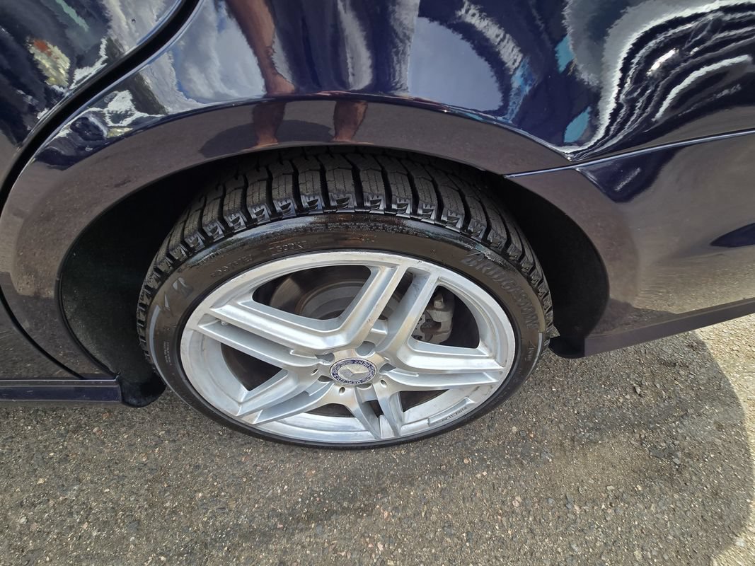 Used 2011 Mercedes-Benz E 350 4MATIC Sedan image 24