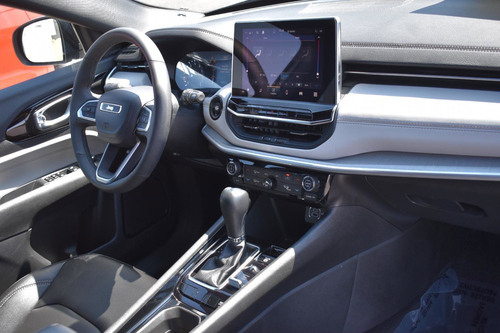 Used 2025 Jeep Compass Limited image 14