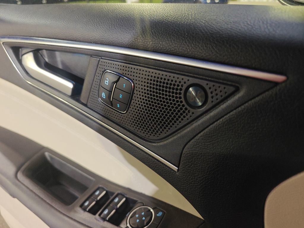 Used 2021 Ford Edge Titanium w/ Equipment Group 301A image 6