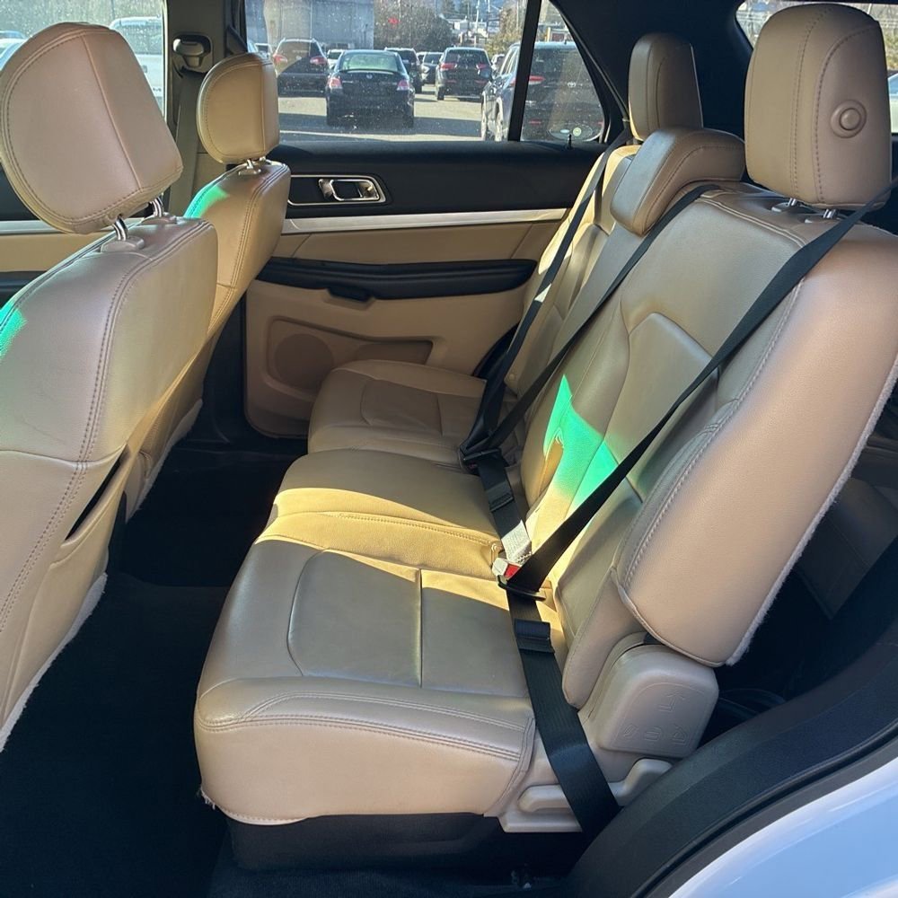 Used 2016 Ford Explorer XLT w/ Equipment Group 202A image 13