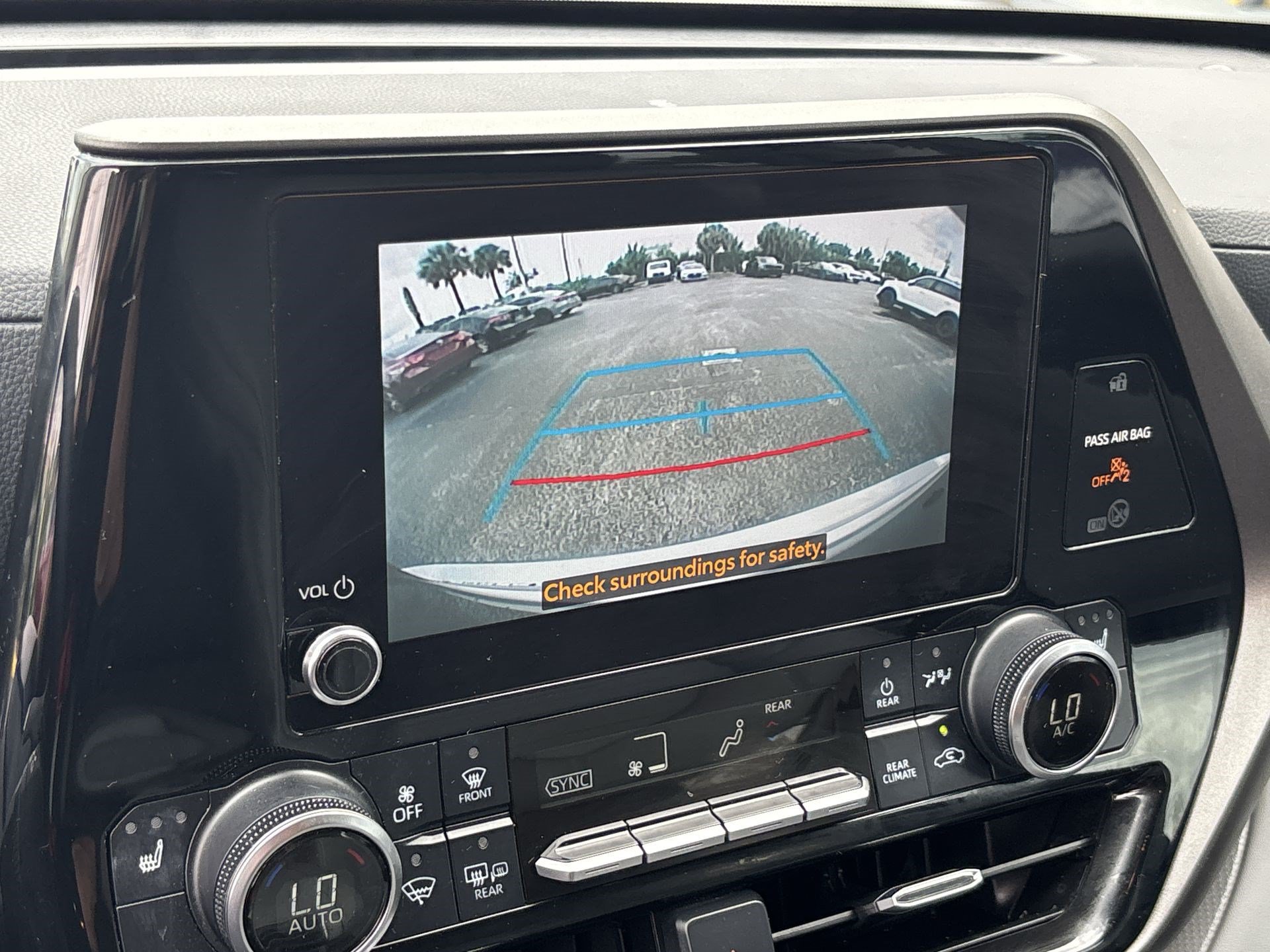 Used 2024 Toyota Highlander XLE FWD image 21