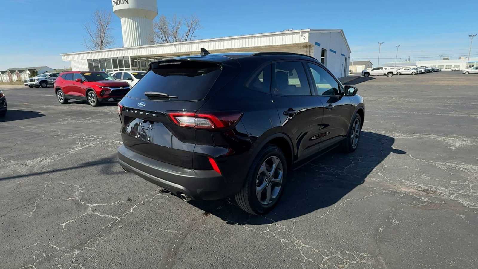 Used 2025 Ford Escape ST-Line FWD image 8