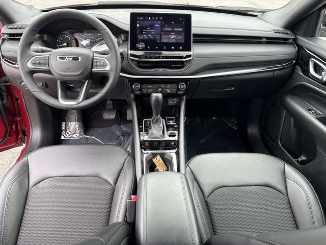 Used 2025 Jeep Compass Latitude w/ Altitude Special Edition AWD/4WD image 16