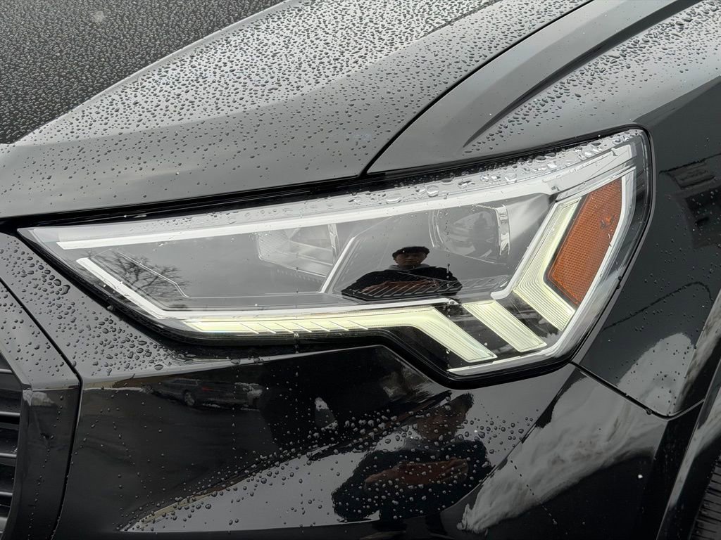 New 2025 Audi Q3 2.0T Premium image 9