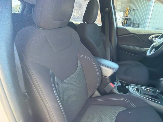 Used 2020 Jeep Cherokee Latitude FWD image 10