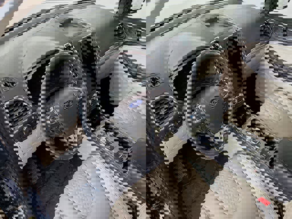 Certified 2024 Ford Edge Titanium image 2