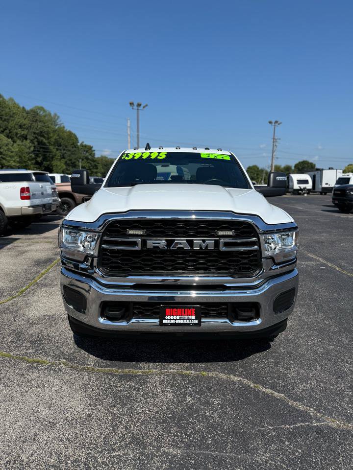 Used 2023 RAM 3500 Tradesman w/ Chrome Appearance Group AWD/4WD image 2