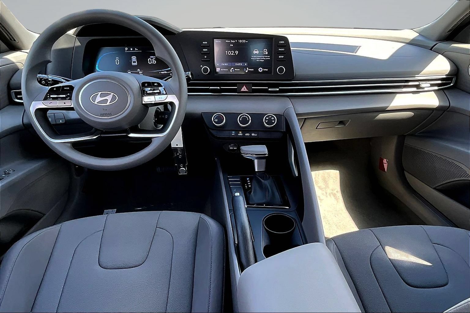 New 2026 Hyundai Elantra SE FWD image 5