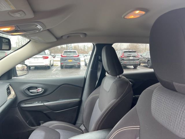 Used 2015 Jeep Cherokee Latitude w/ Comfort/Convenience Group image 8