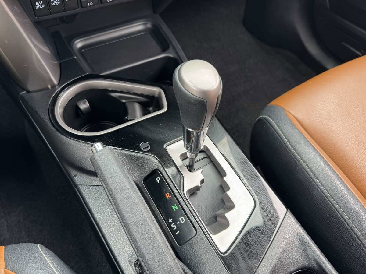 Used 2017 Toyota RAV4 Limited w/ Advanced Technology Package AWD/4WD image 31