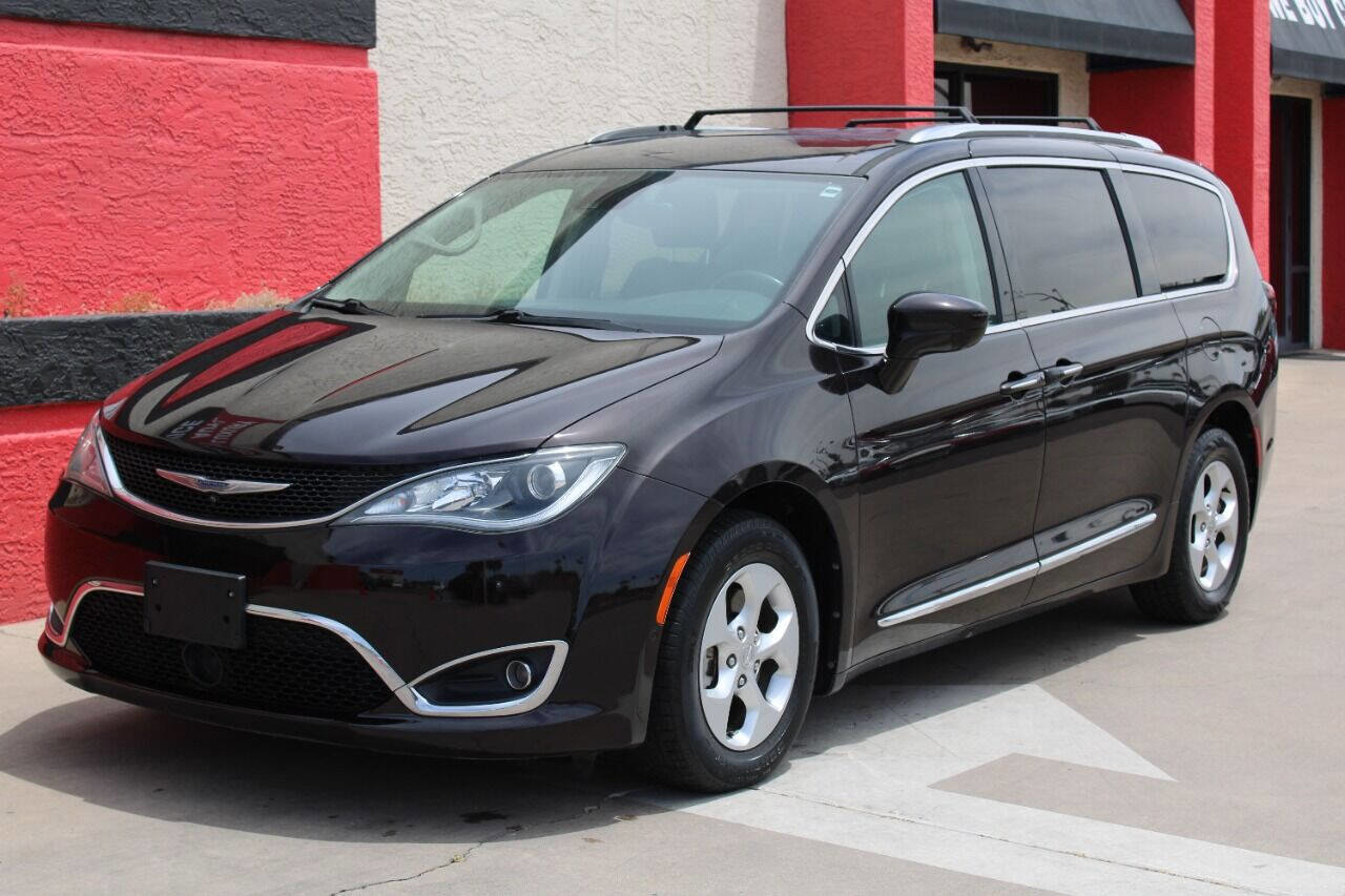 Used 2017 Chrysler Pacifica Touring-L Plus w/ Advanced Safetytec Group image 7