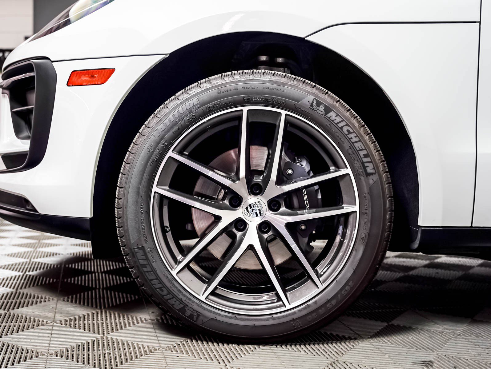 Certified 2026 Porsche Macan AWD/4WD image 14