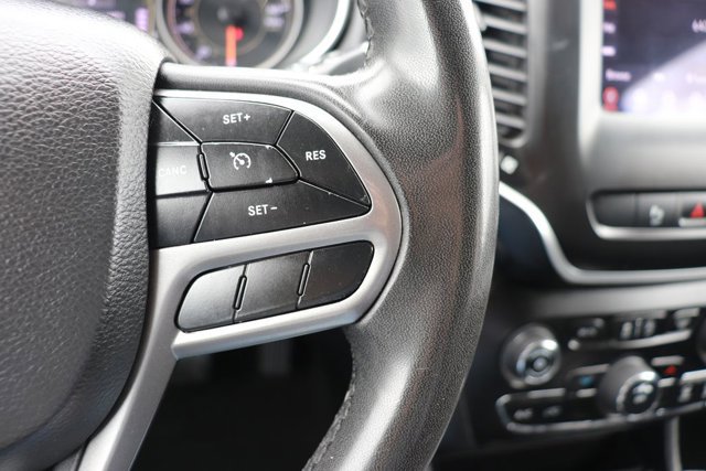Used 2020 Jeep Cherokee Latitude Plus FWD image 19