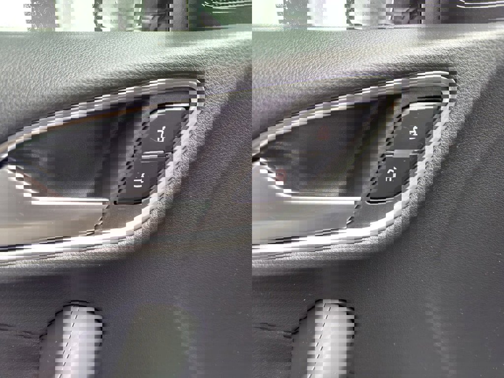 Used 2018 Audi Q3 2.0T Premium Plus w/ Premium Plus Package image 16