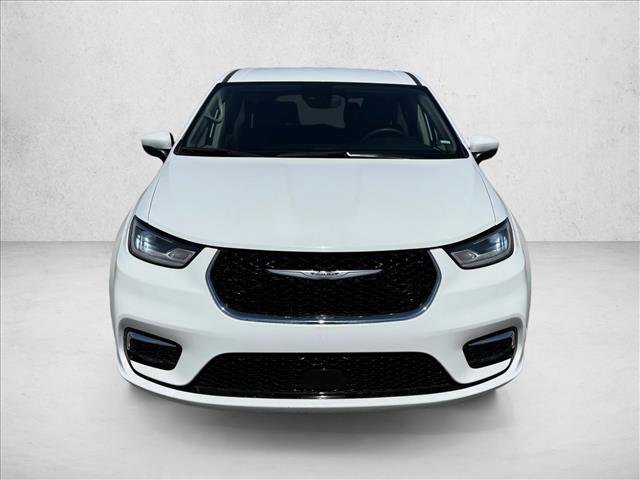 Used 2023 Chrysler Pacifica Touring-L FWD image 2