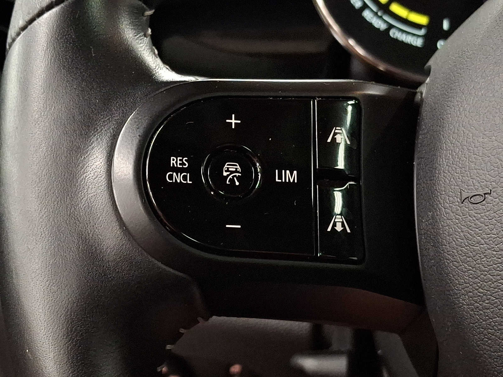 Used 2024 MINI Cooper SE FWD image 17