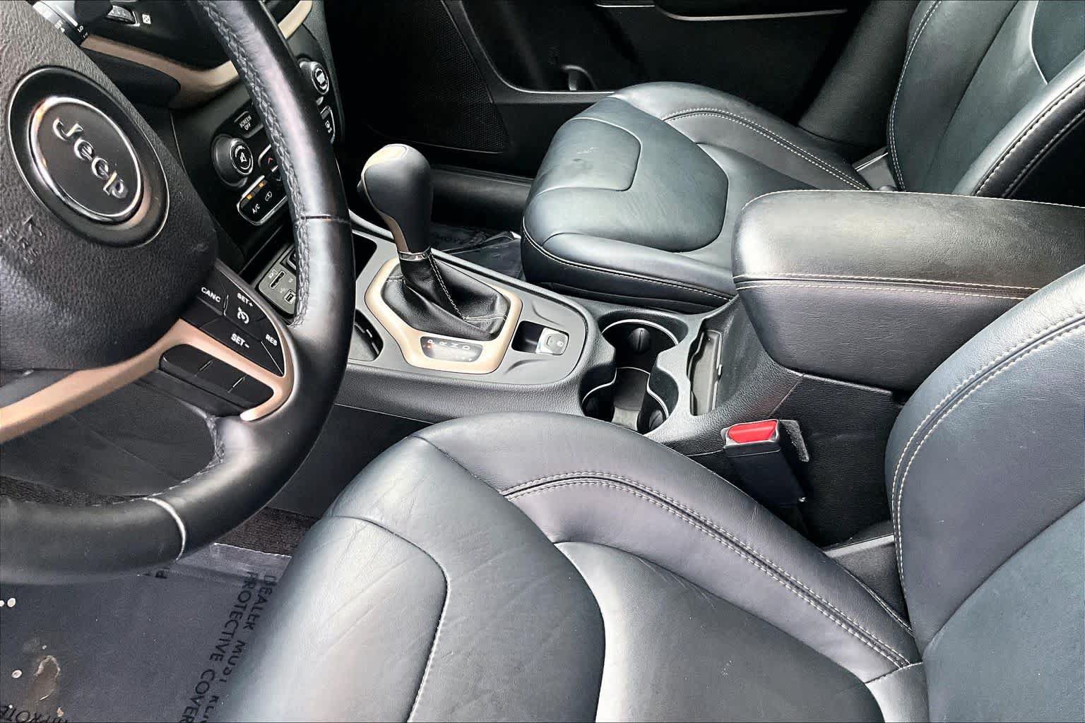 Used 2016 Jeep Cherokee Limited FWD image 17
