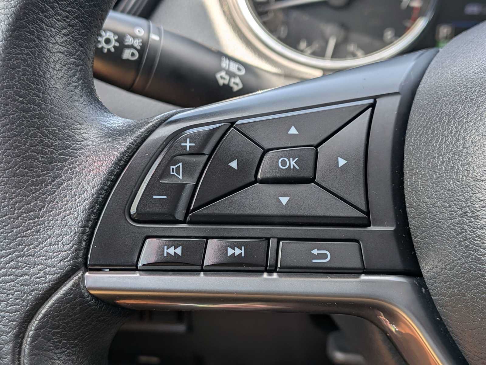 Used 2018 Nissan Rogue S AWD/4WD image 23