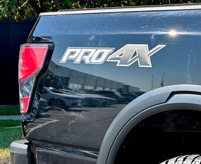 Used 2021 Nissan Titan PRO-4X w/ Pro-4x Convenience Package AWD/4WD image 17