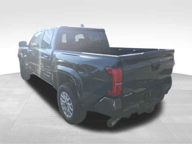 Used 2025 Toyota Tacoma SR5 image 3